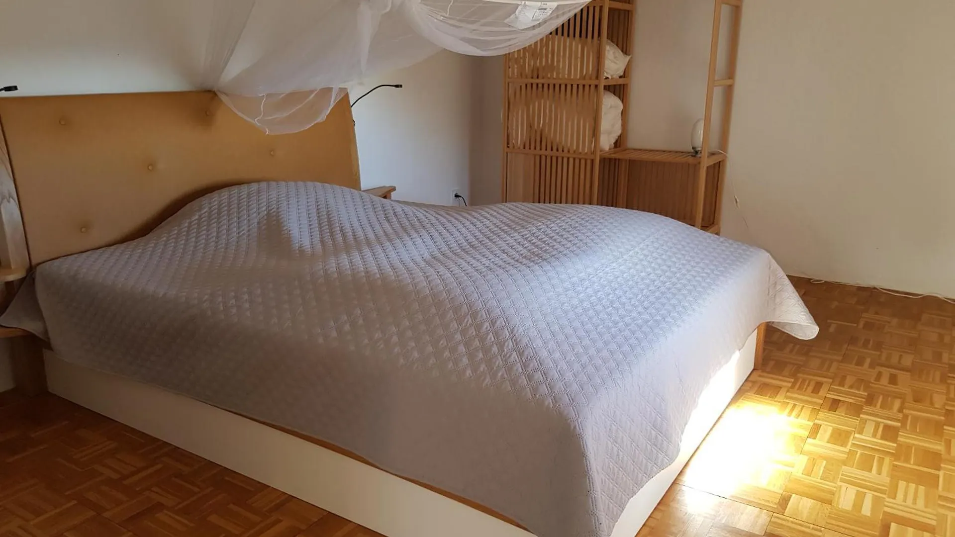 Apartment La Brise, Provenzialisches Appartement In Vence, Cote D'Azur, Fuer 6-8 Personen